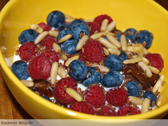 Sojajoghurt mit Heidelbeeren und Himbeere