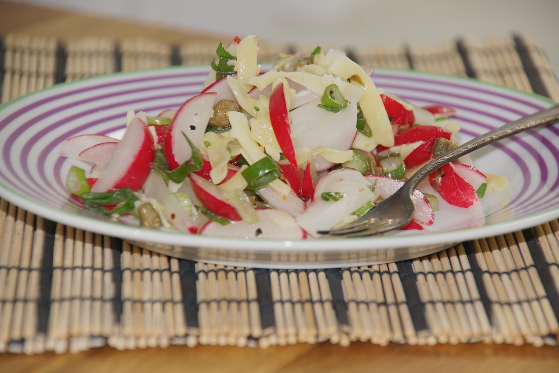 Radieschensalat mit Käse