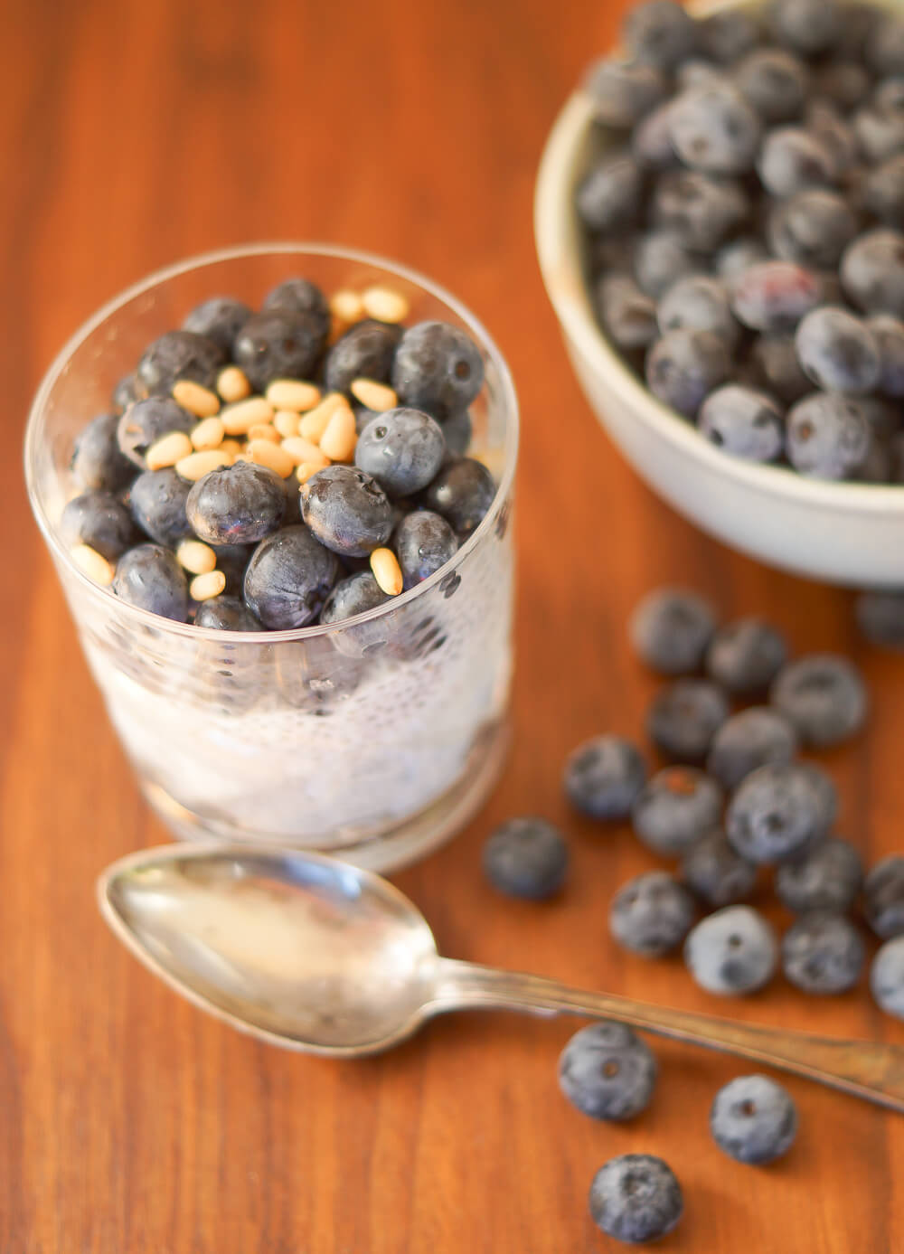 Rezept - Chia-Pudding mit Blaubeeren und Pinienkernen -1