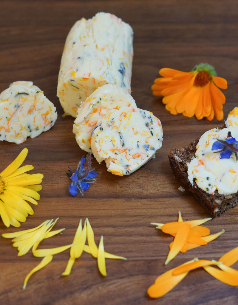 Ringelblumen-Butter mit Borretschblüten - Farbenfroh &amp; Sommerlich