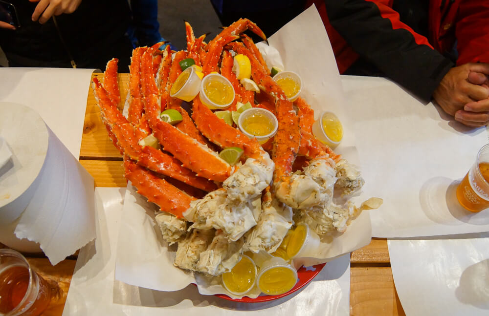 Tracy’s King Crab Shack, Juneau - Krabbenbeine mit Zitrone, Butter