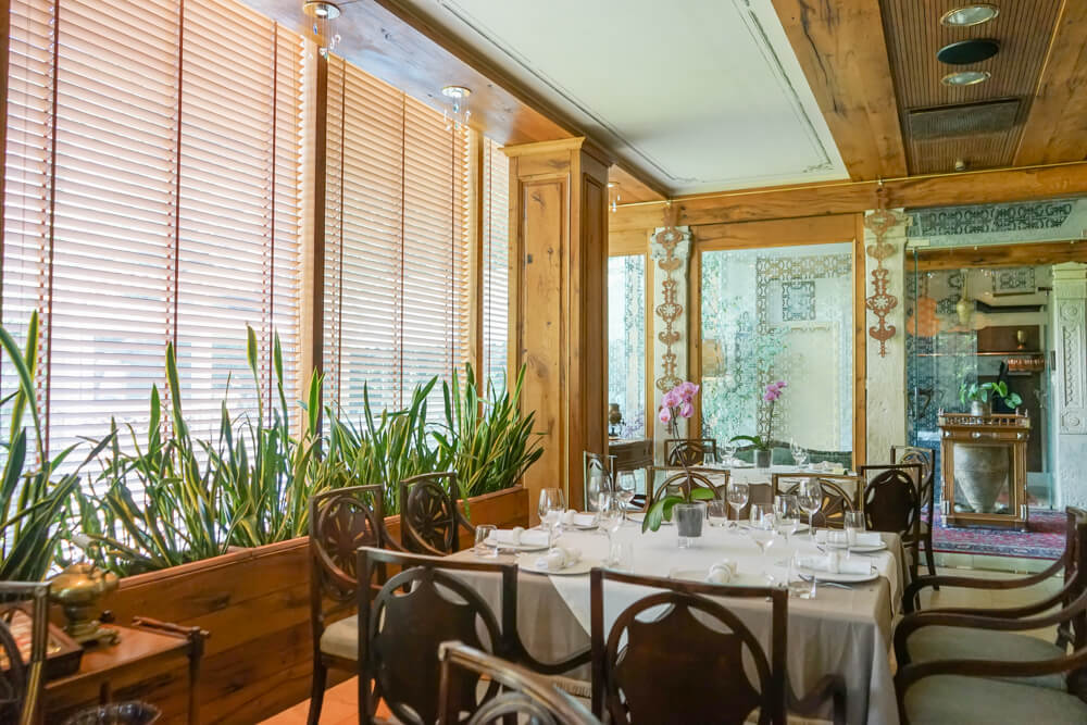 Vinotel Restaurant, Tiflis - Ambiente Innenraum